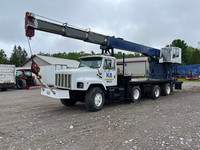National 900 Straight Boom on 1995 International 2674 6x4 Boom Truck