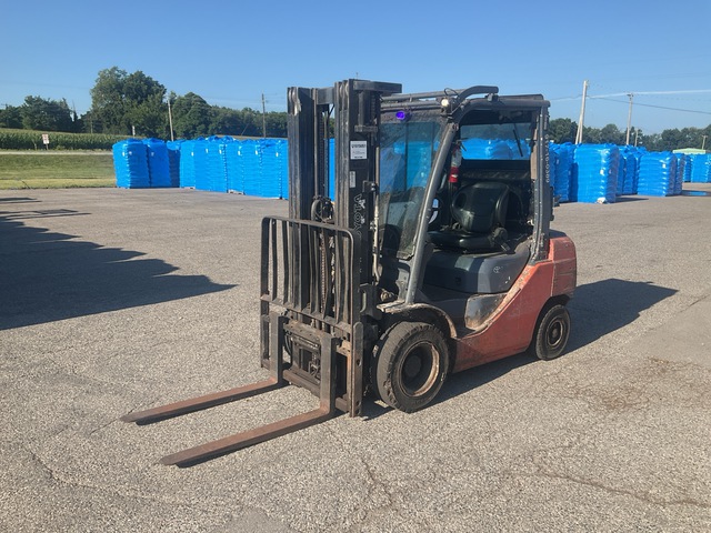 2015 (unverified) Toyota 8FGU25 4500 lb Pneumatic Tire Forklift