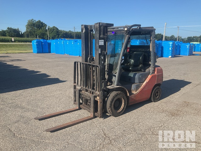 2015 (unverified) Toyota 8FGU25 4500 lb Pneumatic Tire Forklift