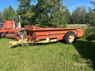New Holland 519 S/A 13 ft x 5 ft Manure Spreader