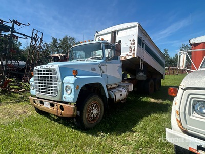 1976 Ford 8000 6x4 Camión de granos