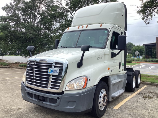 2018 Freightliner Cascadia 125 6x4 T/A Day Cab Truck Tractor