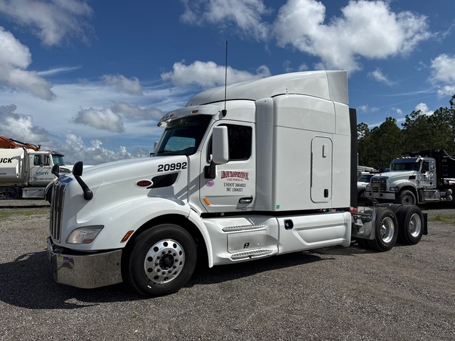 2018 Peterbilt 579 6x4 T/A Sleeper Truck Tractor 2018 Peterbilt 579 6x4 T/A Sleeper Truck Tractor