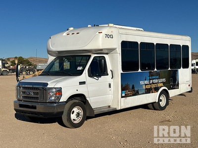 2014 Ford E-450 Super Duty Bus