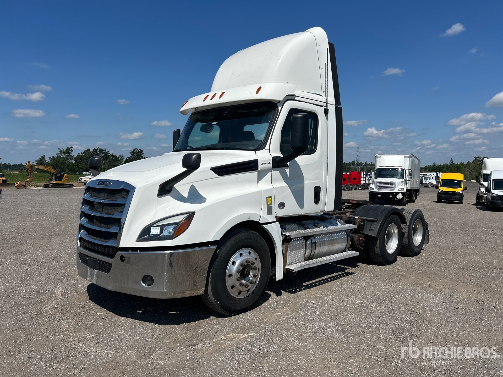 2020 Freightliner Cascadia 126 6x4 T/A Day Cab Truck Tractor