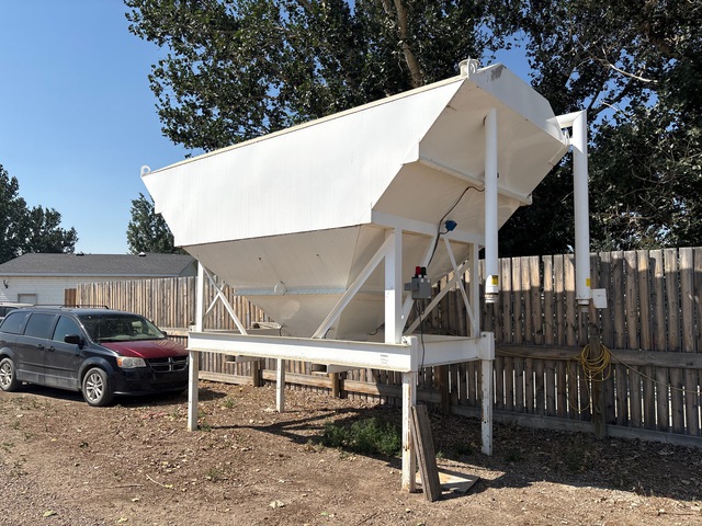 MTW 12 ft X 6 ft Portable Cement Silo MTW 12 ft X 6 ft Portable Cement Silo