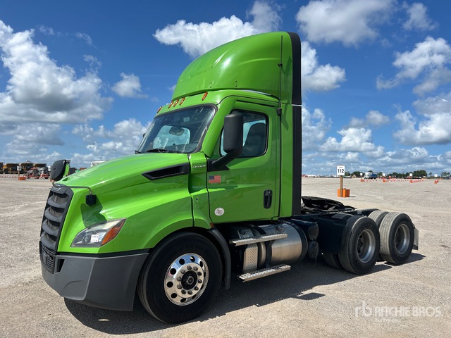 2021 Freightliner Cascadia 116 6x4 T/A Day Cab Truck Tractor