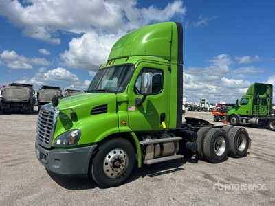 2019 Freightliner Cascadia 113 6x4 Cabeza Tractora Cabina Corta