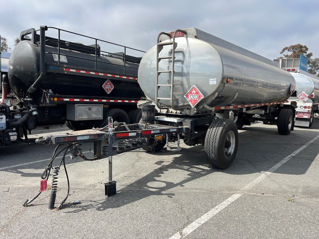 2003 Heil 5130 gal T/A Turntable Tanker Trailer