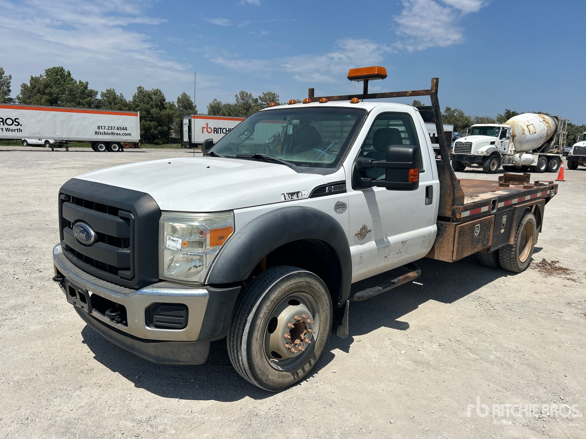 2013 Ford F-550 XL 4x2 Flatbed Truck