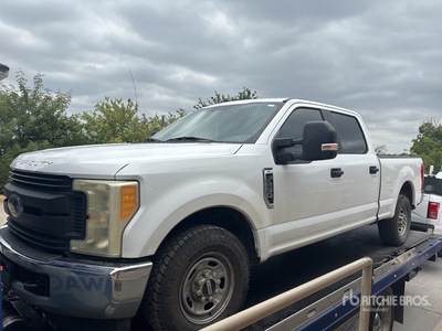 2017 Ford F-250 4x2 Crew Cab ピックアップ