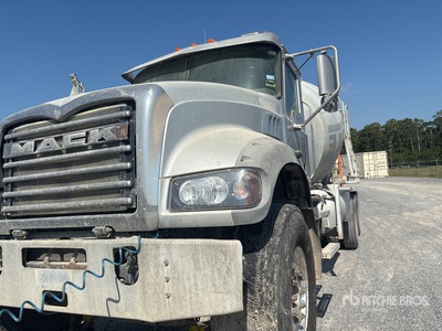 2017 Mack GU713 Betonomieszarka