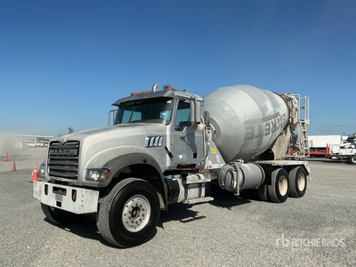 2017 Mack GU713 6x4 Betoniera