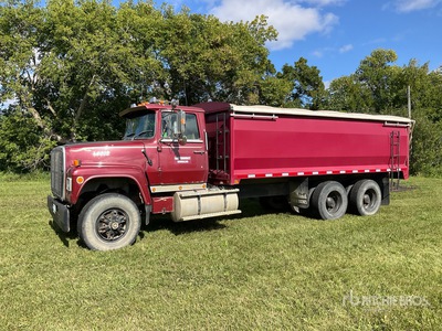 1988 Ford L9000 6x4 Grain Truck