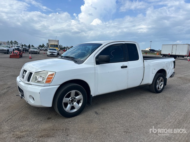 2007 Nissan Titan LE 4x2 Extended Cab Pickup