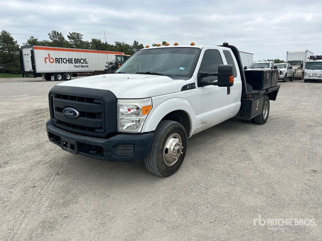 2016 Ford F-350 4x2 Extended Cab Flatbed Truck