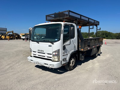 2014 Isuzu NPR HD 4x2 Ciężarówka z płaską platformą