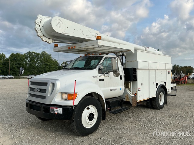 Altec AM50 50 ft on 2006 Ford F-750 XL 4x2 Bucket Truck