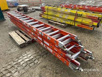 Quantity of (7) Louisville Insulated Fiber Metal はしご