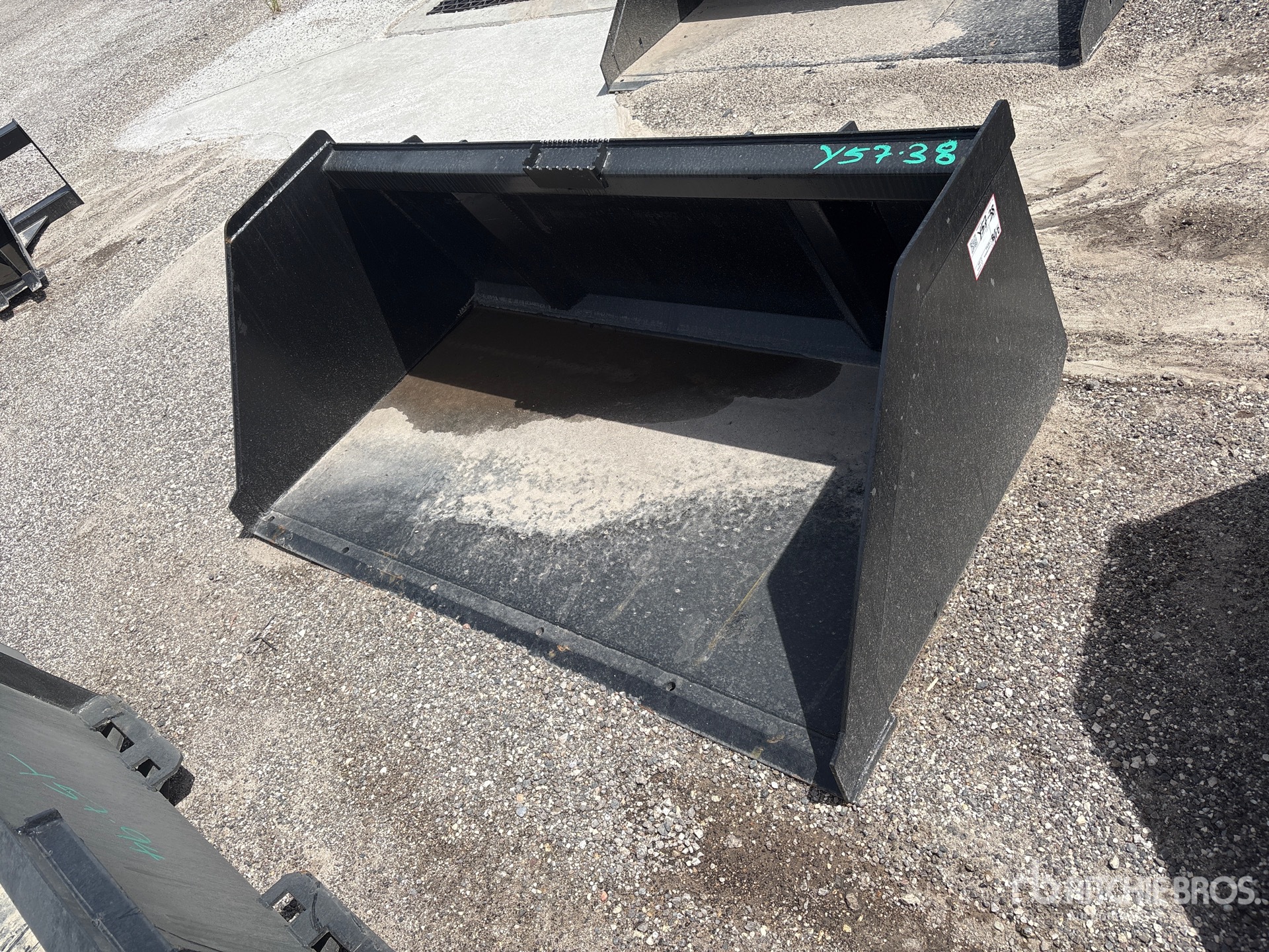 Mid-State 68 in Snow & Litter 68 In Low Pro w/Teeth Skid Steer Bucket (Unused)