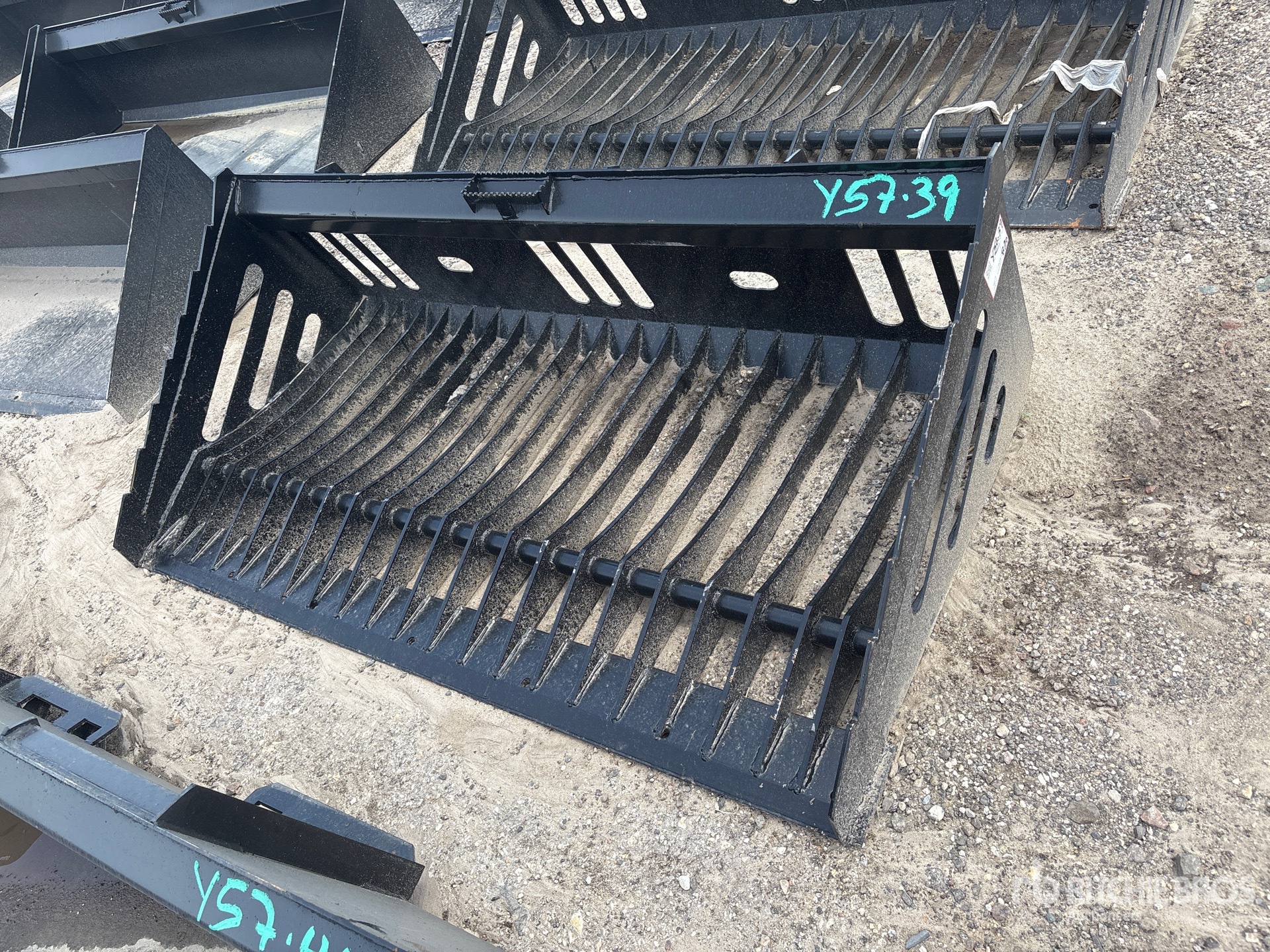 72 in Skeleton Skid Steer Bucket (Unused)