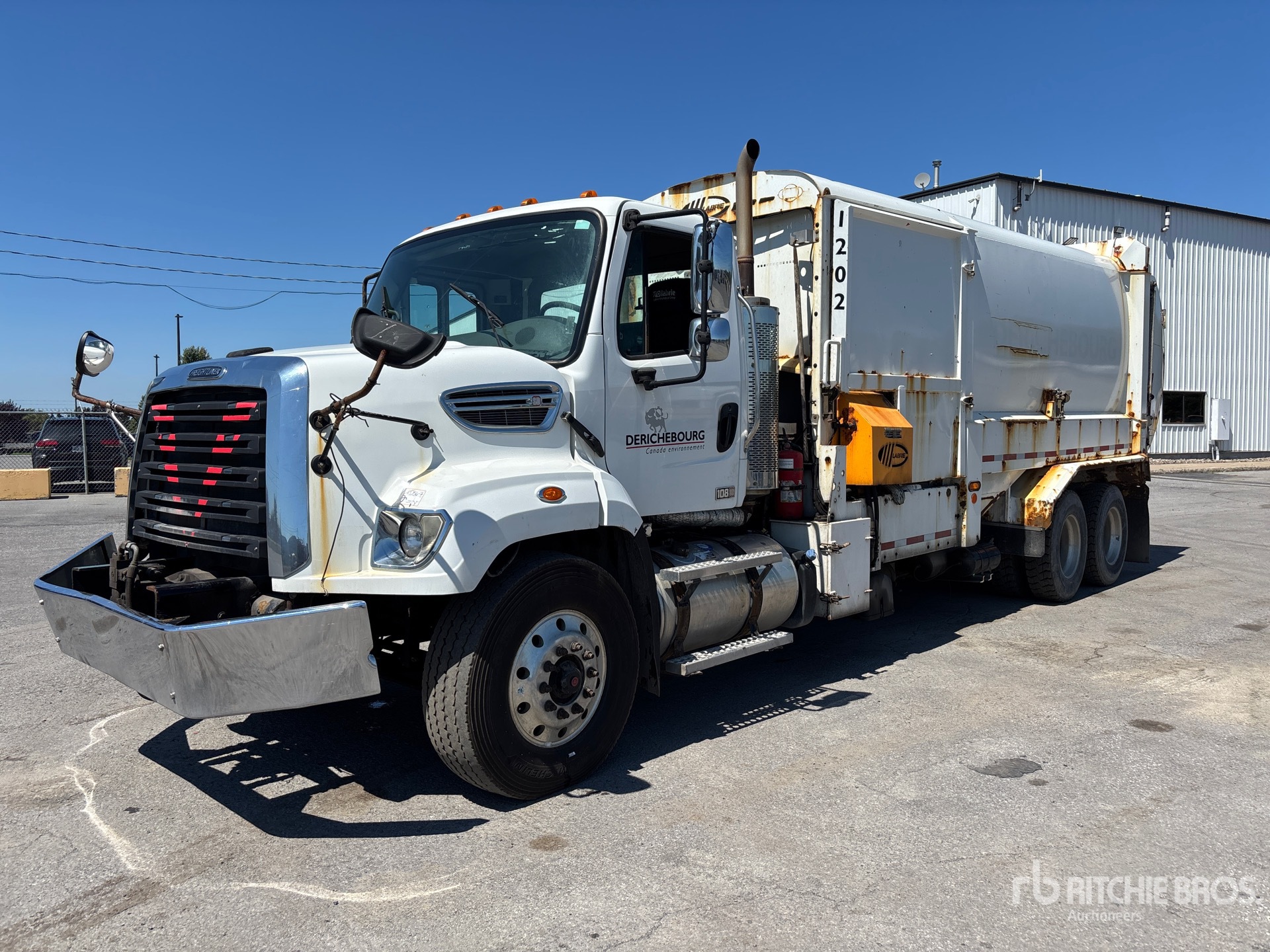 2018 Freightliner 108SD 6x4 Side Loader Waste Collection Truck