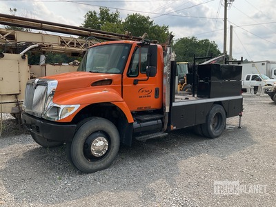 2003 International 7300 4x2 Autocarro di servizio
