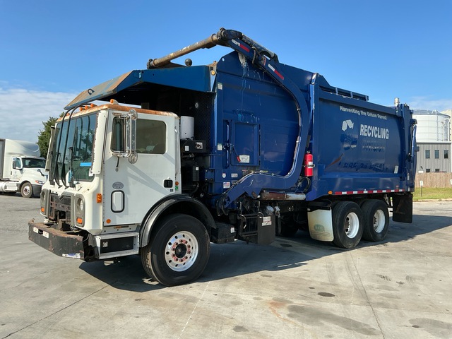 2017 Mack MRU613 6x4 Front Loader Waste Collection Truck