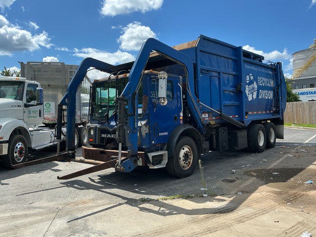 2012 Mack MRU613 6x4 Front Loader Waste Collection Truck