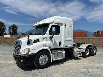 2010 Freightliner Cascadia 113 6x4 Cabeza Tractora Cabina Dormitorio