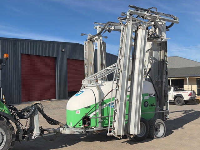 2022 FMR TRS SP3000 O3 3 m T/A Vertical Boom Pull-Type Sprayer