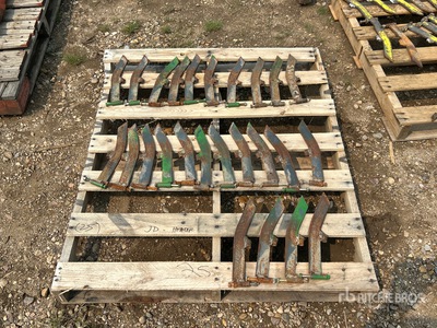 Quantity of (25) Crop Lifter