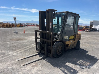 Cat DP40 6800 lb Carretilla Elevadora