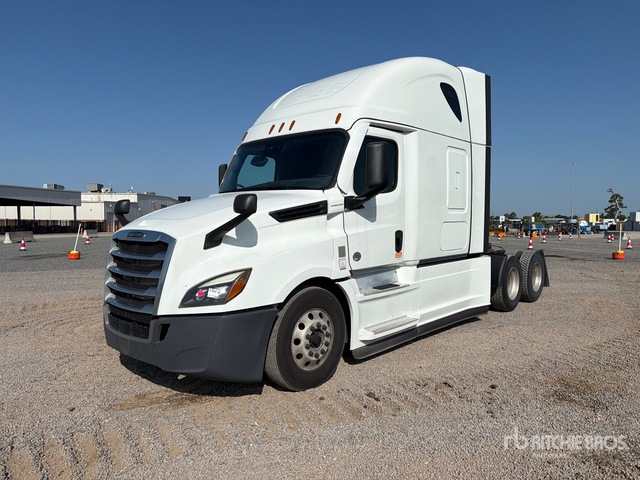 2021 Freightliner Cascadia 126 6x4 T/A Sleeper Truck Tractor