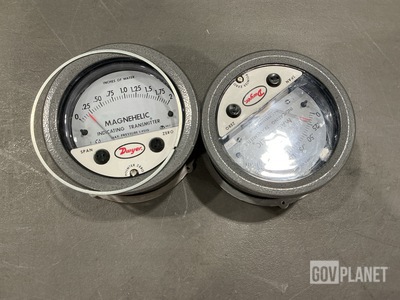 (2) Dwyer Magnehelic Indicating Transmitters