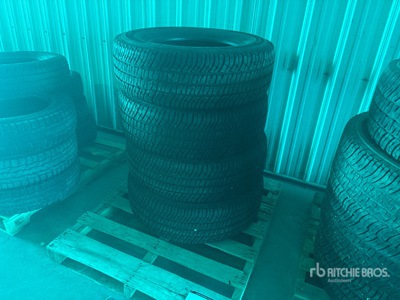 Quantity of (4) Michelin LTX AT2 275/70R18 Pneus