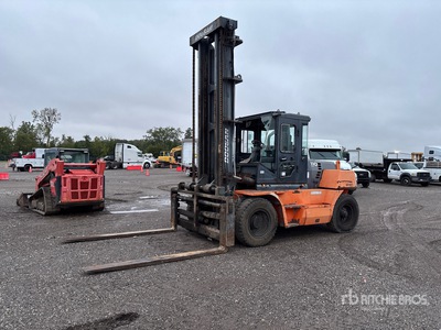 2011 Doosan D110 Pneumatic Tire Chariot Élévateur