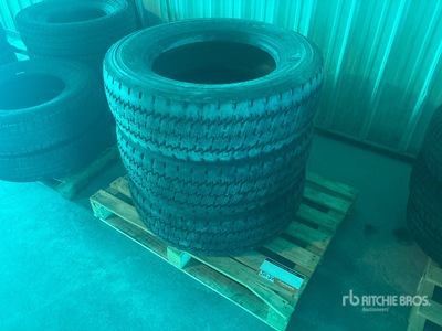 Quantity of (3) Michelin XDS2 245/70R19.5 Pneus