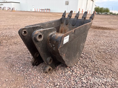 24 in Digging Excavator Bucket