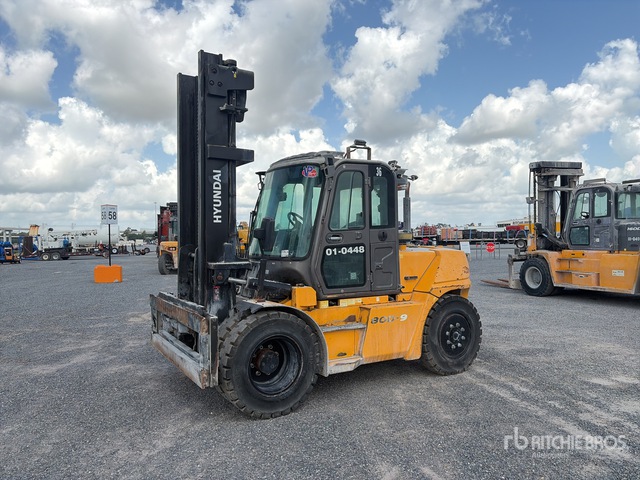 2018 Hyundai 80D-9 17500 lb Pneumatic Tire Forklift
