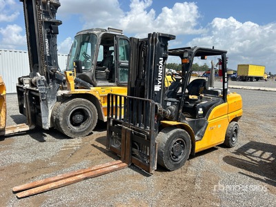 2018 Hyundai 35D-9 7400 lb Pneumatic Tire Montacargas