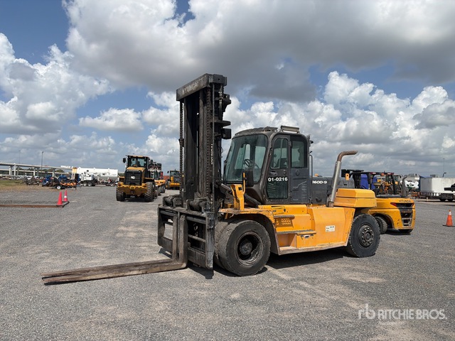 2018 Hyundai 160D-9 36000 lb Pneumatic Tire Forklift