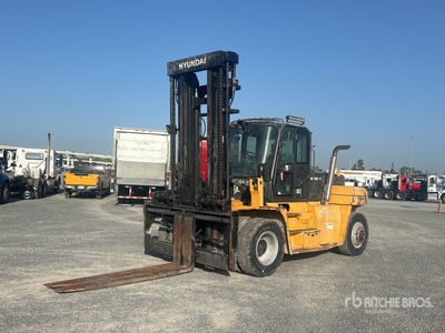 2018 Hyundai 160D-9 36000 lb Pneumatic Tire Forklift