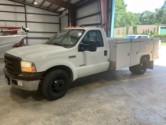 2006 Ford F-350 XL 4x2 Utility Truck