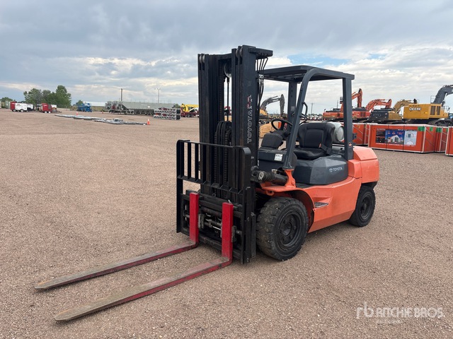 2011 Toyota 7FGU35 7050 lb Cushion Tire Forklift