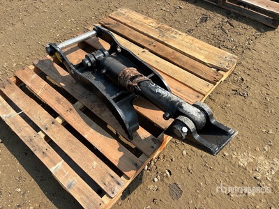 Dynamic Entities Graafmachine duimklem - Fits 40 mm Cat 303, 303.5, 304, Case, New Holland, Kobelco SK35 Deere/Hitachi 35D/G