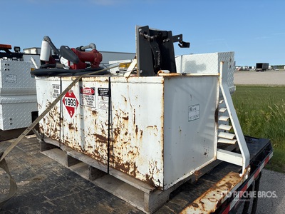 (1) Weston Headache Rack, (2) Weatherguard toolboxes, (1) 100-gallon Fuel tank w/pump Varios implementos camion