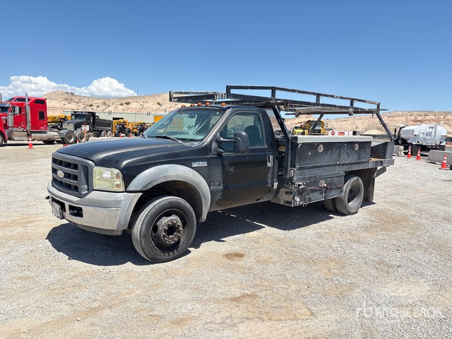 2005 Ford F-450 XL 4x2 Flatbed Truck