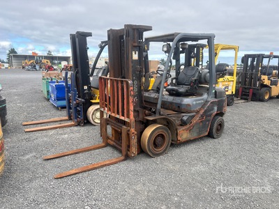 2016 Toyota 8FGU25 4800 lb Pneumatic Tire Wózek widłowy