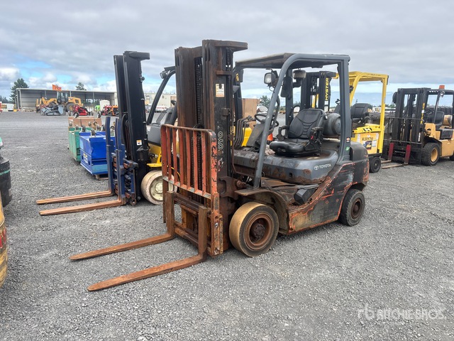 2016 Toyota 8FGU25 4800 lb Pneumatic Tire Forklift